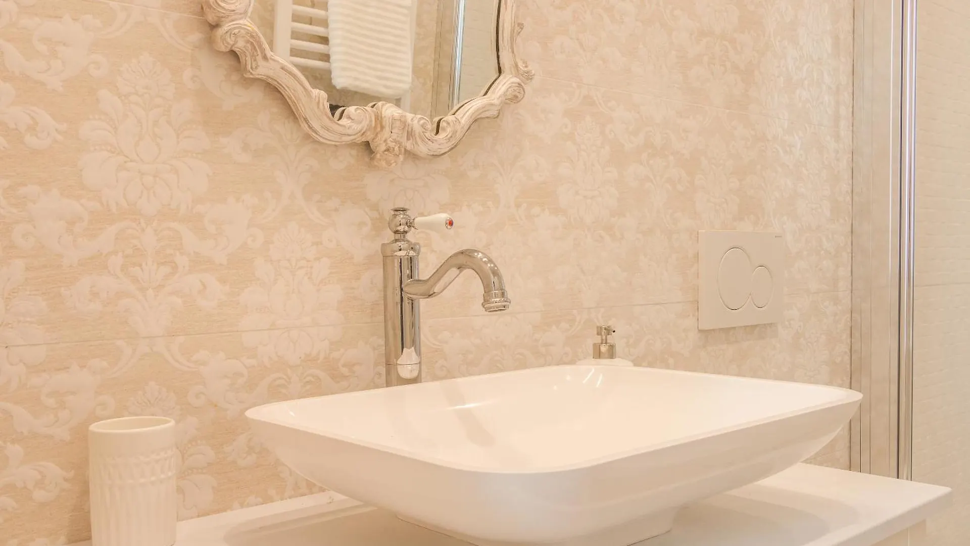 Ferienwohnung Doge'S Mirror & Stair @Frari Venedig Apartment